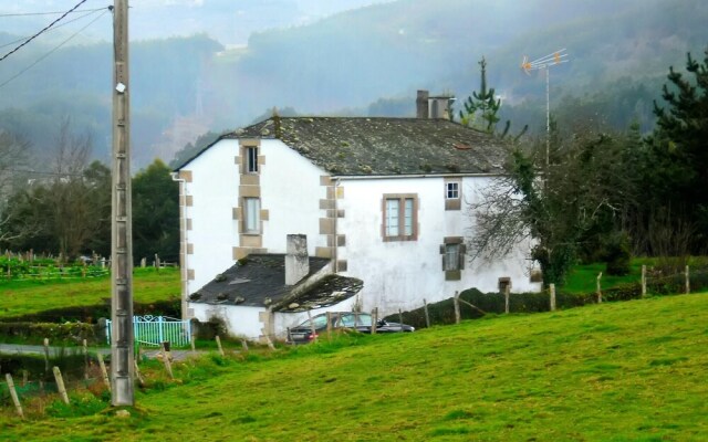 House With 4 Bedrooms in Ourol, With Wonderful Mountain View and Enclo