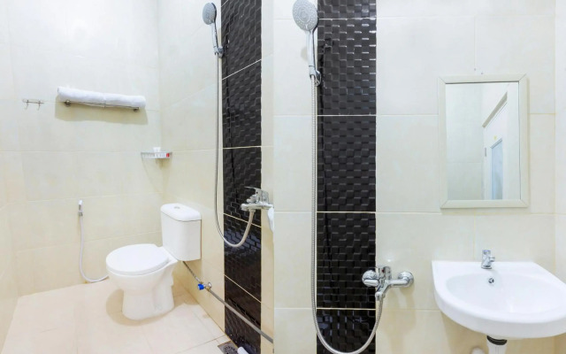 OYO 2008 Sellinas Family Residence Syariah