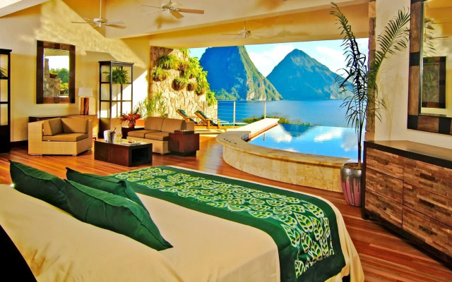 Jade Mountain Resort