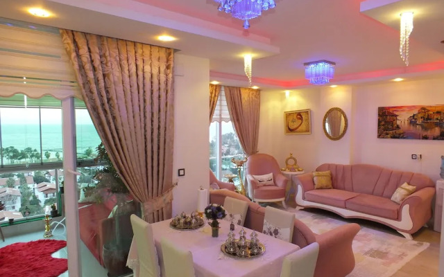 GoldenPark King Suites with Balcony & Sea view