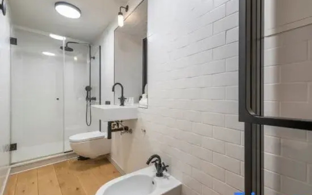 The Acre Abode IV - Covent Garden - by Frankie