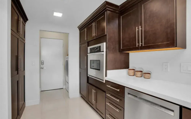 Canyon Palm in Palm Springs