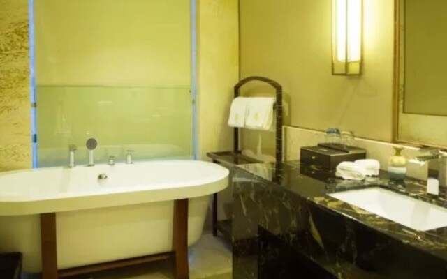 Ease World Hotel
