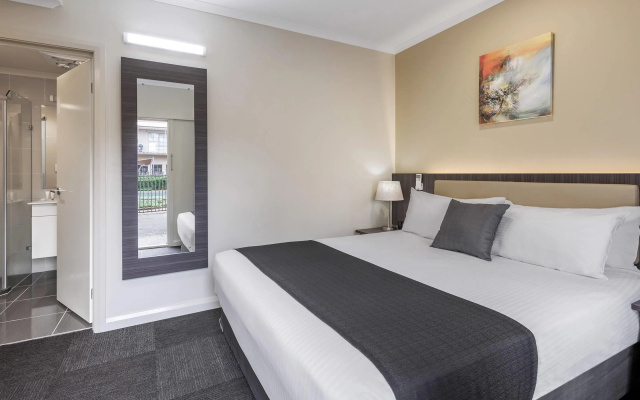 Quality Hotel Melbourne Airport – Guest Rooms – Melbourne