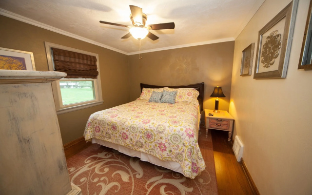 Log Cabin Lodge & Suites