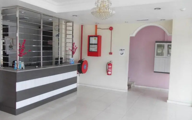 OYO 90442 Newtown Star Hotel