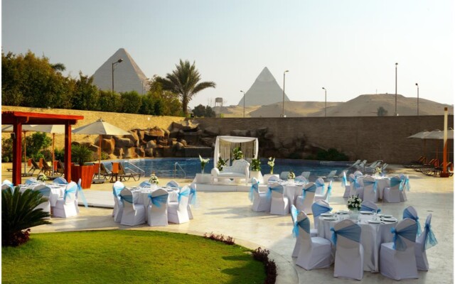 Le Meridien Pyramids Hotel & Spa