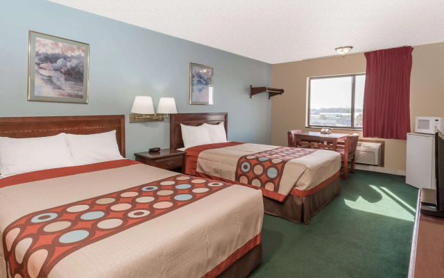 Super 8 by Wyndham Woodstock