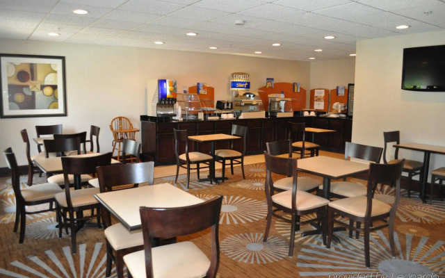 Greenfield Inn & Suites Owensboro, KY Airport