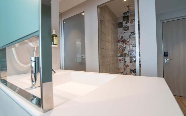 Casual Kubic Athens Hotel