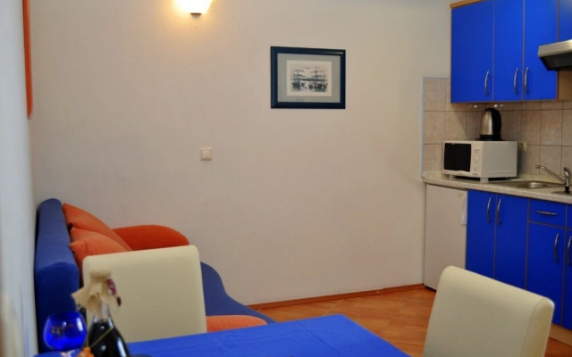 Ivi - big Parking and Courtyard - SA6
