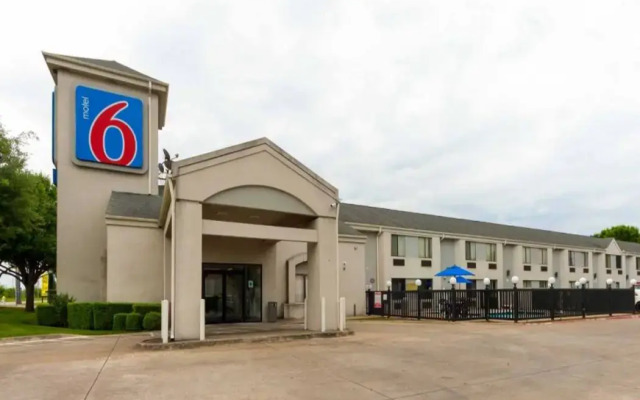 Motel 6 Dallas, TX - Northeast