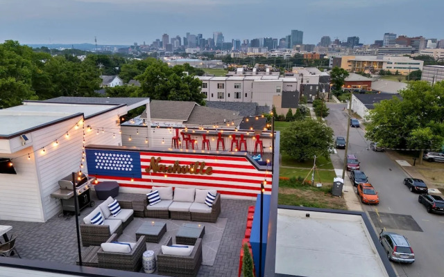 Rooftop Deck Shuffleboard BBQ Near Downtown