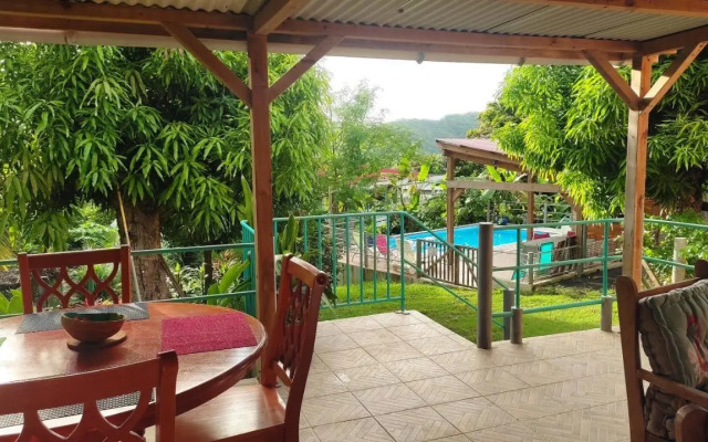 T2 avec piscine pour 2 à 4 personnes