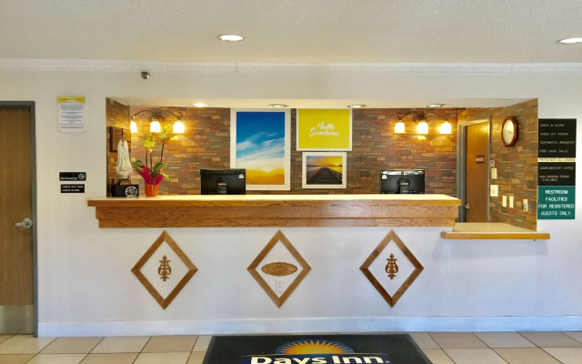 Days Inn by Wyndham Lake Village