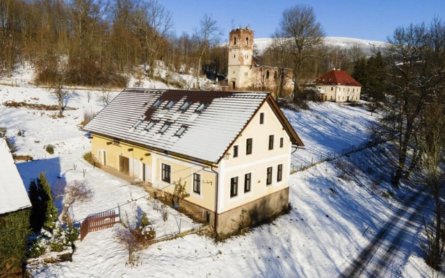 Villa in Rudnik With Private hot tub
