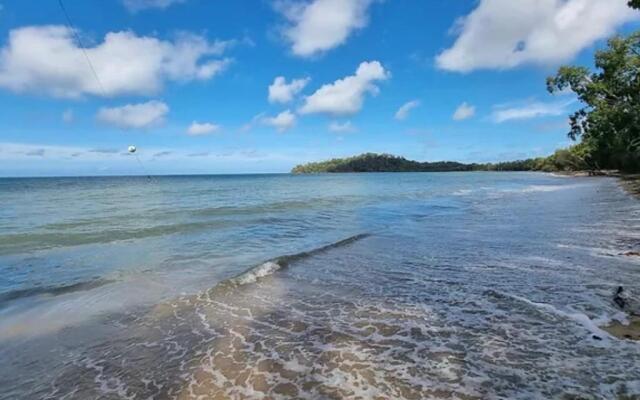 Absolute Beachfront 4 Bedroom Luxury Holiday Home