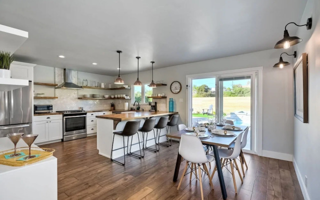 Immaculate 3 BDR in Oceanside Private Pool & Spa