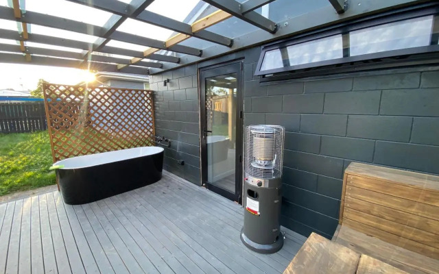 Studio Unit with Outdoor Bathtub