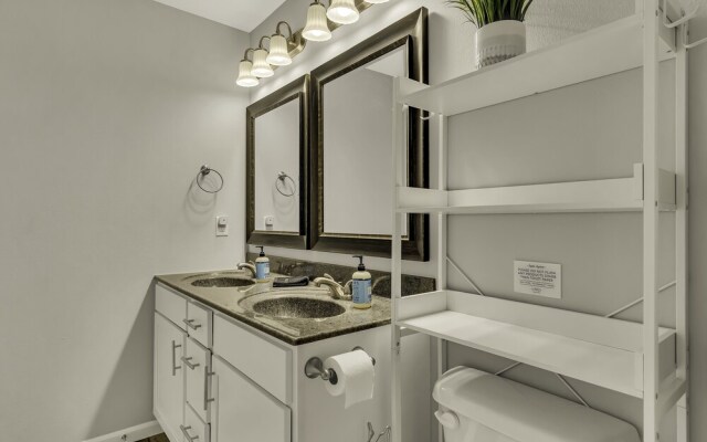 Sunset Bunker 3 Bedroom Condo by RedAwning