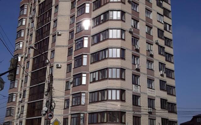 Day and night on Krasnoznamennaya Street