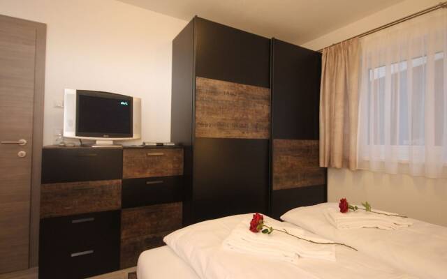 Picturesque Holiday Home With Terrace in Kirchberg