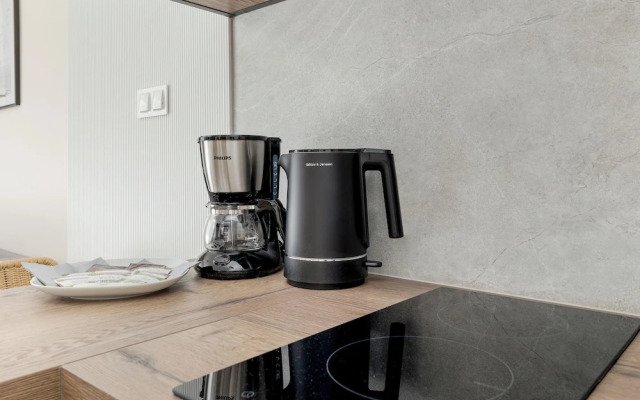 Apartment With Parking by Renters