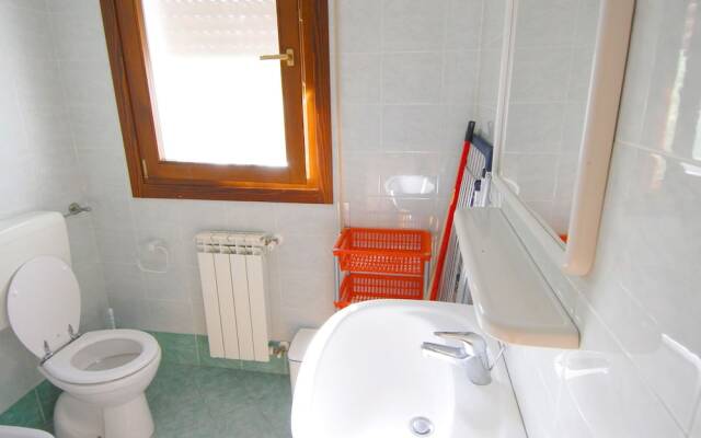 Scenic Apartment in Rosolina Mare with Parking