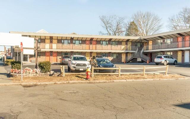 OYO Hotel Malden MA Broadway