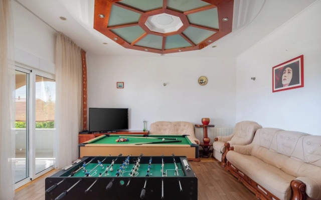 Sunshine Holiday Home