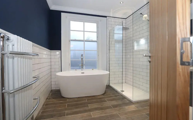 Dollar Apartments at 41