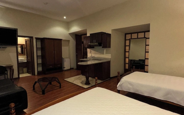 Hotel & Suites El Quijote