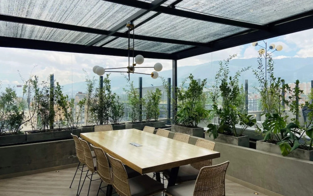 w Artistic Loft in Unique Building