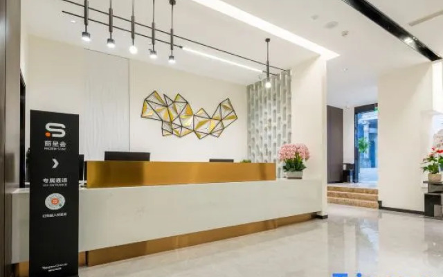 Rezen King Town Hotel