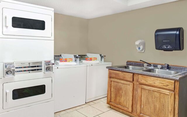 Super 8 By Wyndham West Memphis