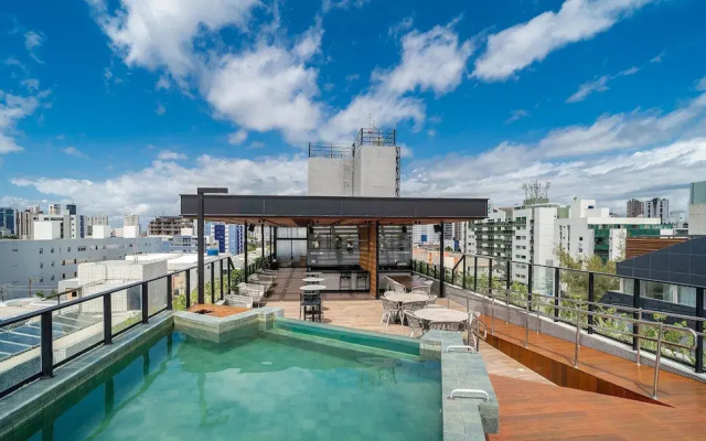 Oceanfront Studio in Building w/ Pool Bre0116