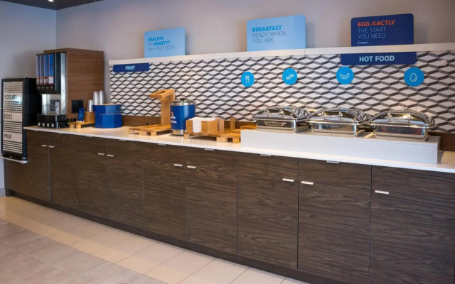Holiday Inn Express & Suites Kingston Central by IHG