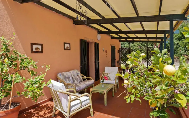 Traditional Villa in Varano With Private Garden