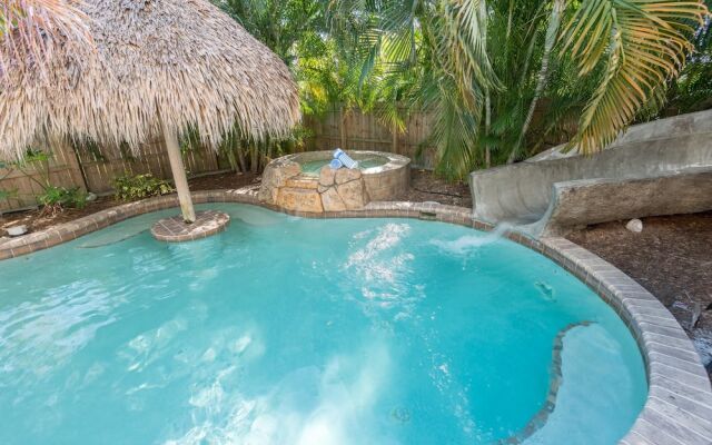 South Seas Apartment 6