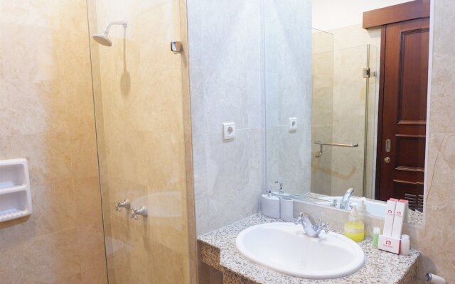 Homey The Bellezza Apartment