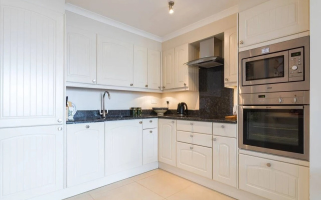 Cosy 1-bed Battersea Riverside Apartment