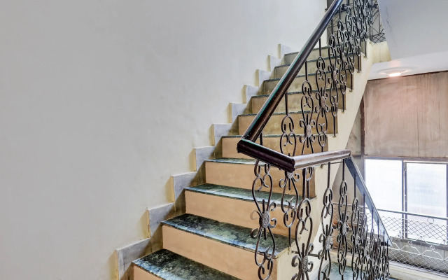 Hotel O Uttam Nagar Near Akash Hospital