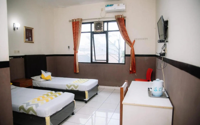 SPOT ON 2559 Hotel Handayani Syariah – Guest Rooms – Sumedang