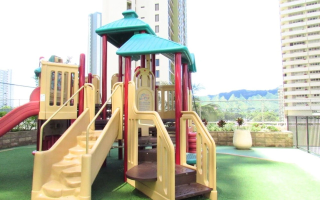 Waikiki Banyan Oceanview 24th Floor