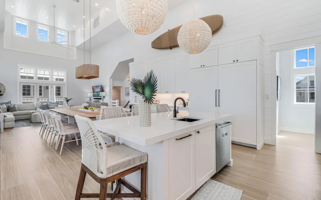 Lakeside Luxury 230 LAK