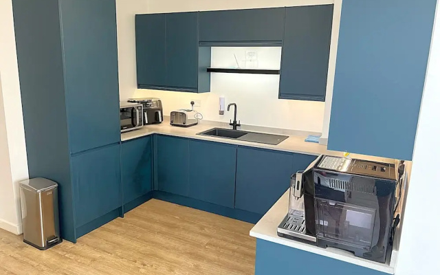 City Centre - Sleeps 4 & Free Parking