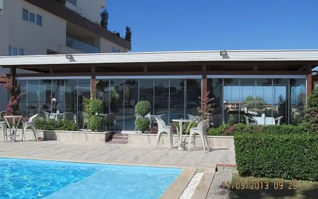 Babylon 40 - 2 bed Private Home Sleeps Up To 6 Close to Everything