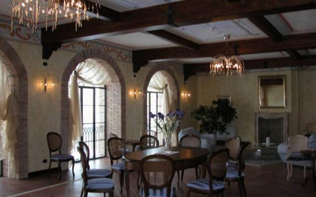Fabulous Mansion in Nizza Monferrato with Swimming Pool