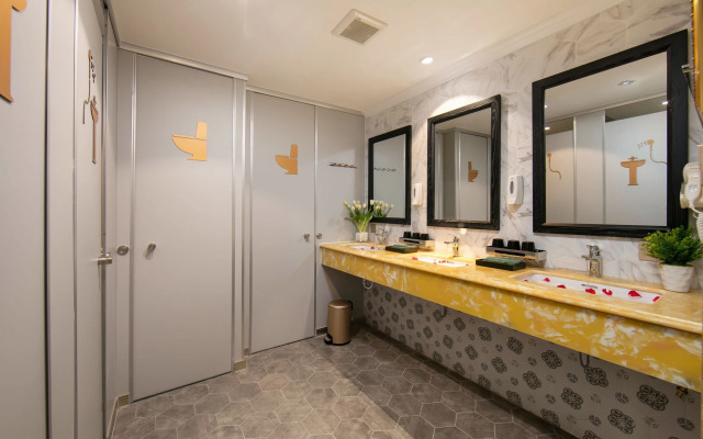 Little Charm Hanoi Hostel