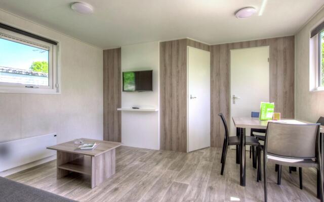 Comfy Chalet With Microwave, 500 m. From the Beach